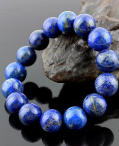 青金石的功效与作用 佩戴青金石对身体有什么好处