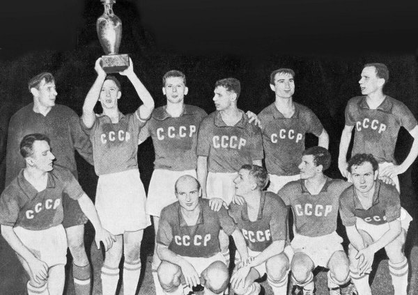 欧冠和欧洲杯的区别是什么