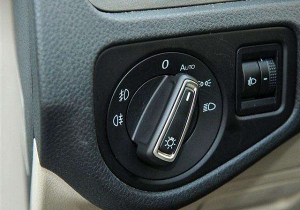 汽车自动头灯是什么意思