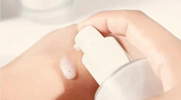 水乳先用水还是先用乳