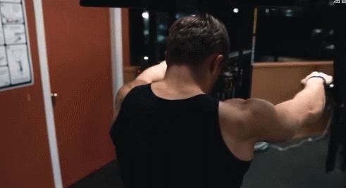 三角肌锻炼方法