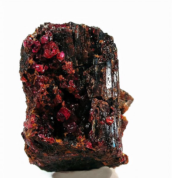 世界十大稀有宝石排名与价值