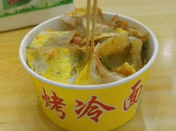 烤冷面的面皮是什么面