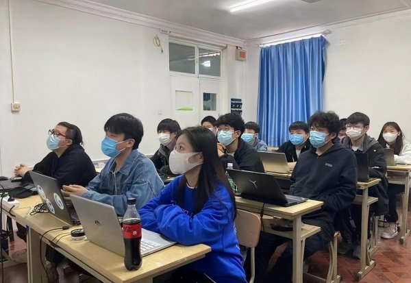 技校一年学费多少钱