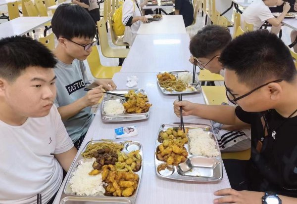 技校一年学费多少钱