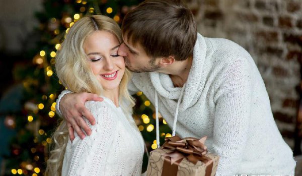 情人节男朋友不送礼物正常吗