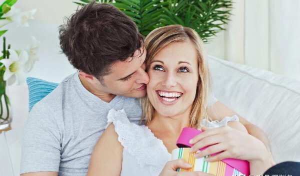 情人节男朋友不送礼物正常吗