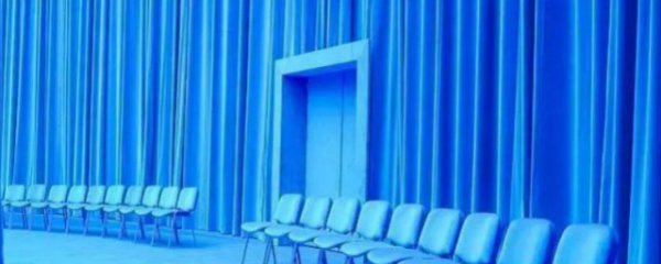 克莱因蓝是不是宝蓝色