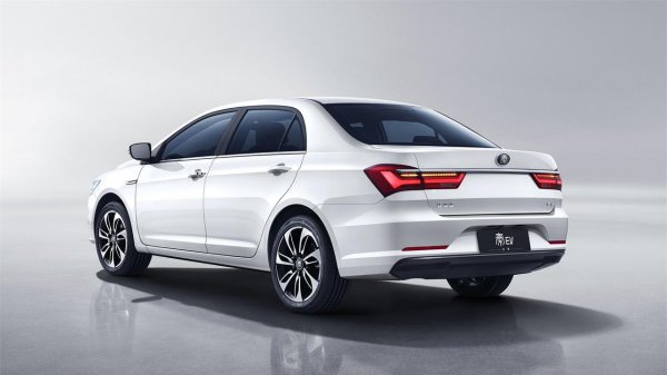 跑滴滴适合买什么车