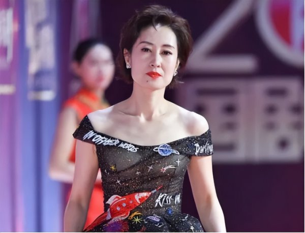 静妃扮演者刘敏涛个人资料和照片