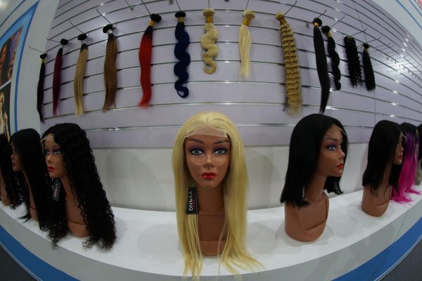 假发戴在头上容易掉吗