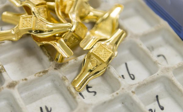 黄金项链洗澡的时候要摘掉吗