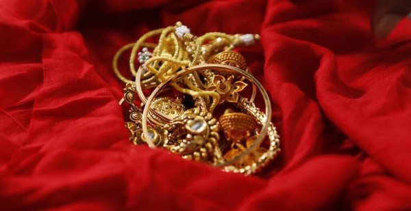 黄金项链洗澡的时候要摘掉吗