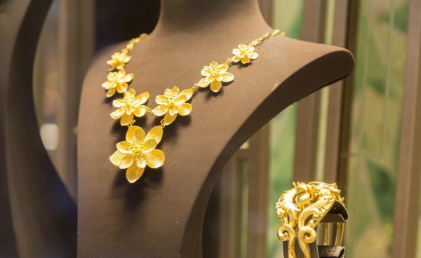 黄金项链洗澡的时候要摘掉吗