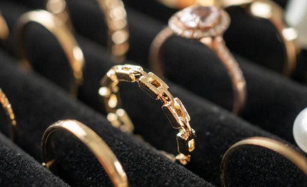 黄金项链洗澡的时候要摘掉吗