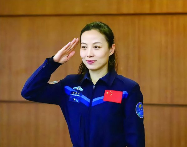 宇航员工资多少钱一个月