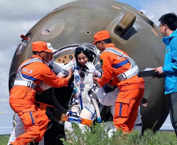 宇航员工资多少钱一个月