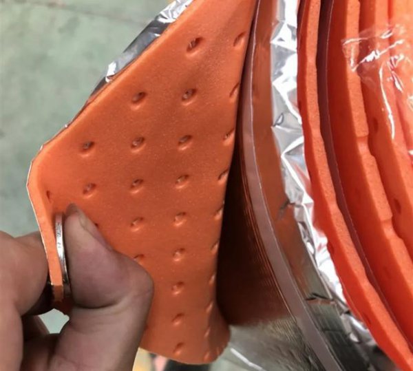 地热管底下必须要铺一层苯板吗