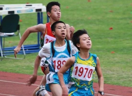 中考1000米跑步技巧和动作要领