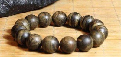 沉香盘玩三年效果图 沉香手串怎么盘玩保养更漂亮