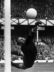 欧冠和欧洲杯的区别是什么 两大足球赛事有什么不同