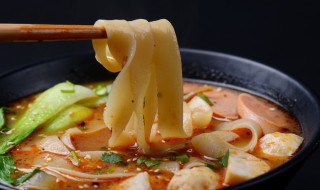 砂锅面怎么做好吃 热气腾腾砂锅烩面美味做法配方