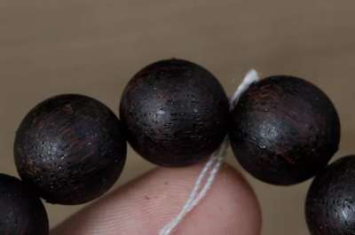 降真香手串怎么盘玩保养 降真香手串盘玩包浆效果图