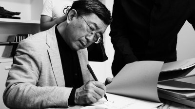 余秋雨为什么跌下神坛 当年红极一时的余秋雨为何坠下神坛