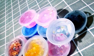 轻轻泥是用什么做的 超轻粘土是用什么做的