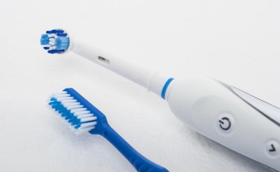 电动牙刷需要自己上下刷吗 需要自己手动来回刷吗