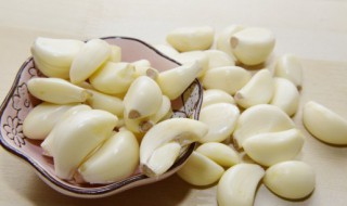 空腹吃蒜有什么危害 空腹吃蒜对人有哪些危害