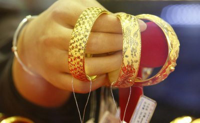 黄金项链洗澡的时候要摘掉吗 什么情况下需要摘下黄金饰品