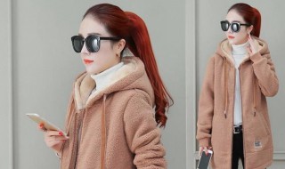 羊羔毛的衣服可以用手洗吗 羊羔毛的衣服怎么洗