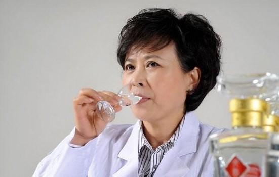 鉴定白酒最简单的方法是什么