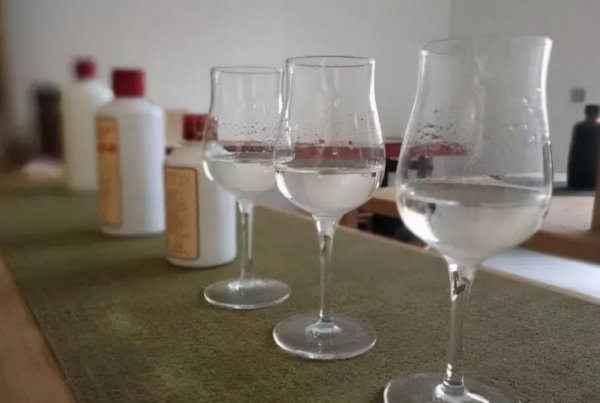 鉴定白酒最简单的方法是什么