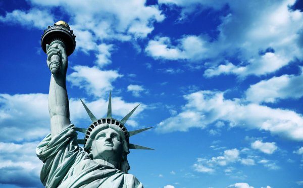 自由女神像在哪里建的