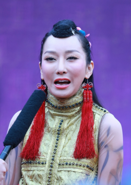 萨顶顶原名叫什么