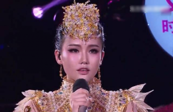 萨顶顶原名叫什么