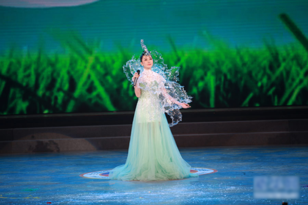 萨顶顶原名叫什么