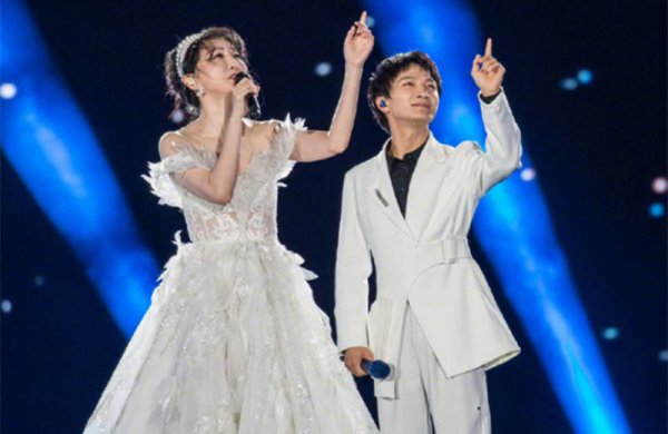 萨顶顶原名叫什么