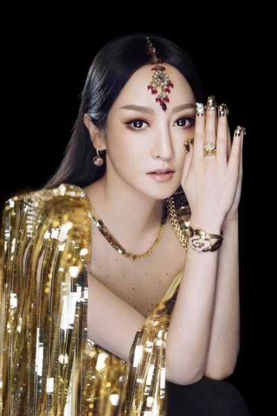 萨顶顶原名叫什么