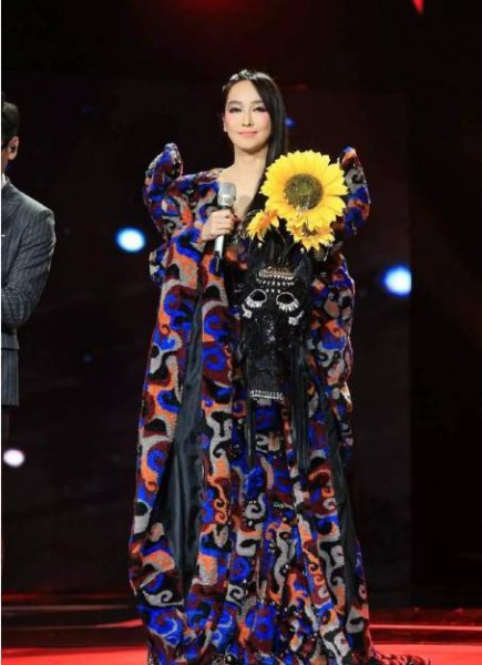 萨顶顶原名叫什么