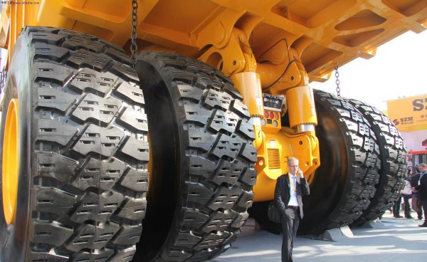 世界上最大的汽车是什么样子的图片