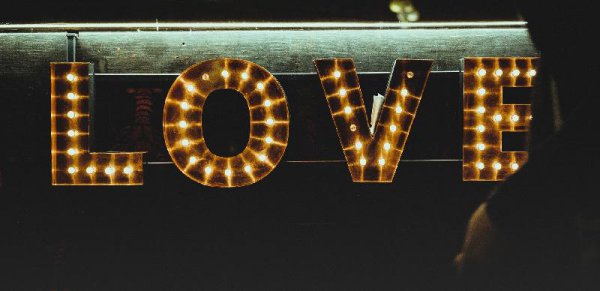 男女对视谁更有感觉