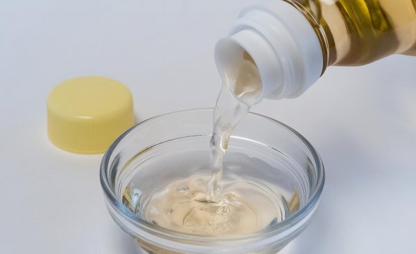 染发剂染到皮肤上用什么可以洗干净