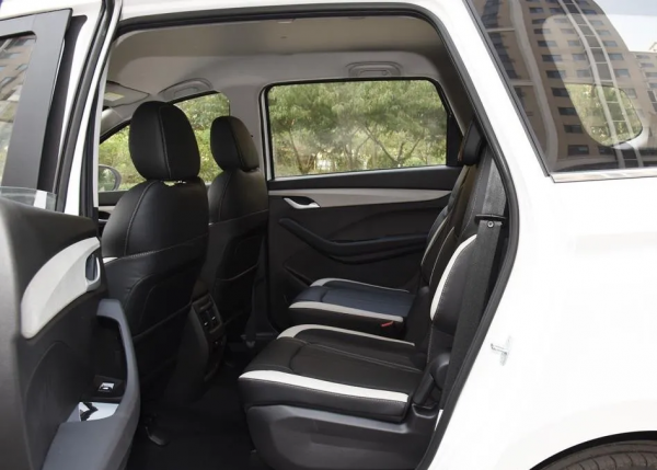 五菱宏光s和宝骏360哪个耐用