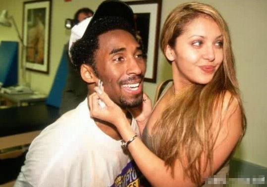 瓦妮莎是黑人还是白人