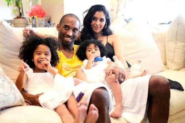 瓦妮莎是黑人还是白人