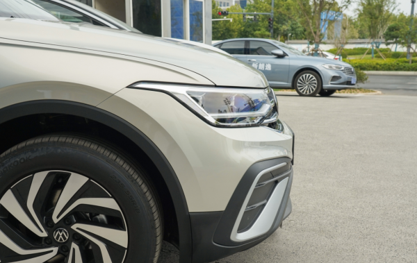 买燃油车还是新能源车哪个好