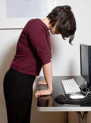 坐在办公桌前可以做的运动